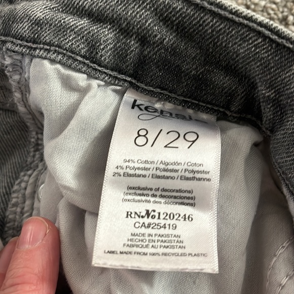 Size 8 or 29 Gray Kenzie Crop Jeans.  Like new condition. - Picture 3 of 5